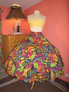 hawaiian-novelty-topless-women-full-circle-skirt