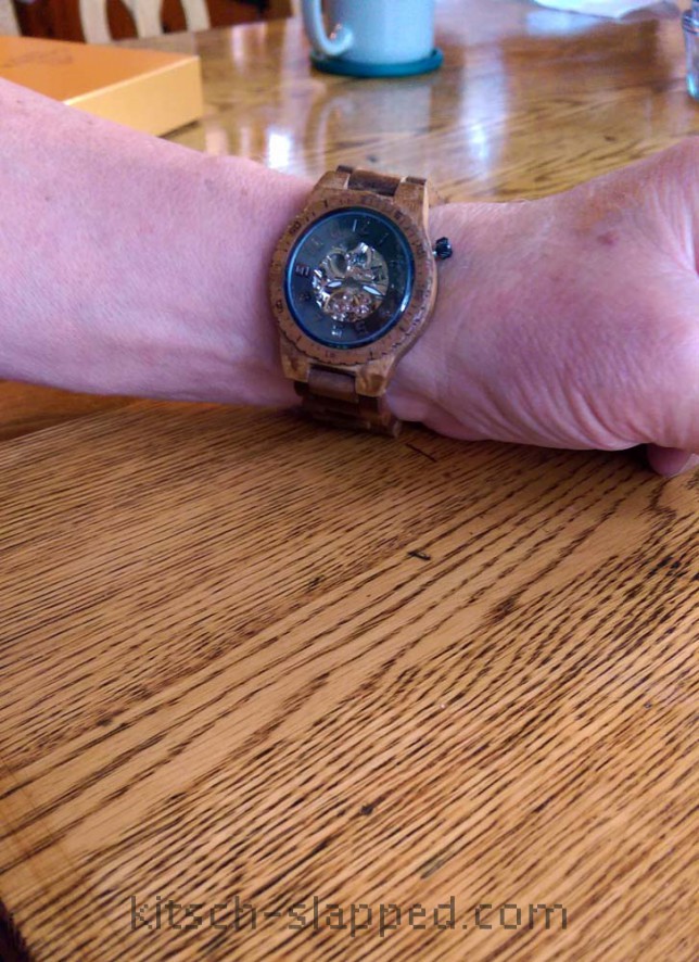 how to wear a wooden jord watch