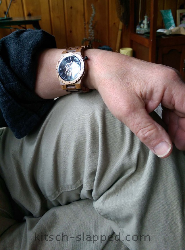 how to wear a wristwatch